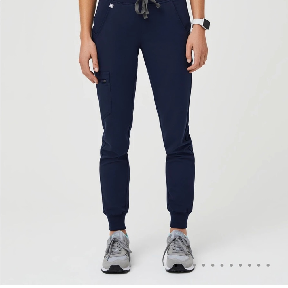 Figs navy jogger